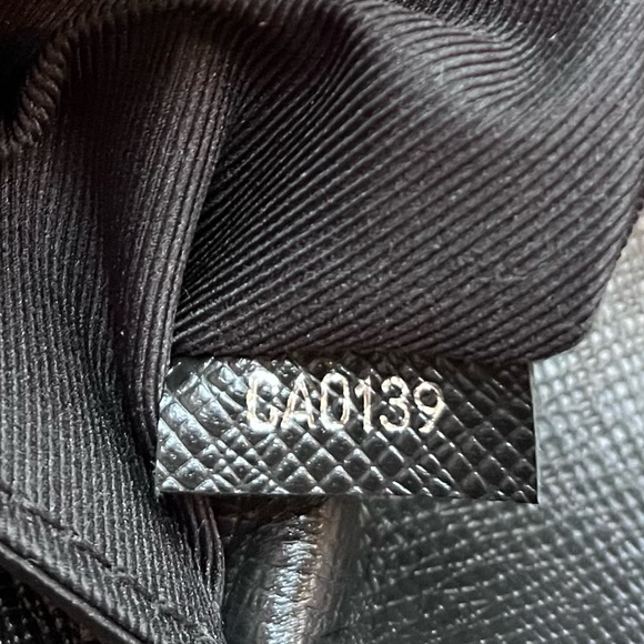 Louis Vuitton Anton Pochette - Picture 13 of 15